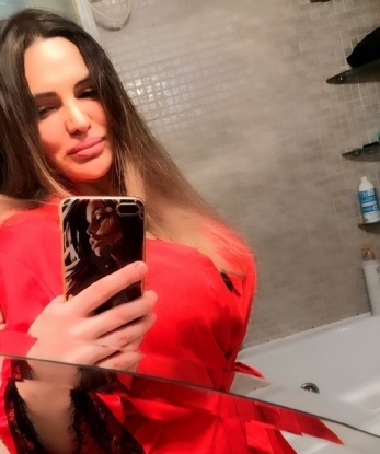 🌹 Я нежная и страстная, сексуальная и развратная. 💋 Мы проведем вместе незабываемое время, полное эмоций и наслаждения. 🔥 Я живу в Москве и знаю все ее лучшие уголки. Со мной вы сможете погрузиться в мир страсти и релаксации в уютной обстановке моей горячей квартиры. 🏩 Приглашаю вас на чарующие массажи, интимные игры и многое другое! Мои услуги на высшем уровне, я предлагаю вам полное удовлетворение и расслабление. 💦 Посмотрите мои фото и оцените мою красоту и шарм. 💃📸 У меня множество положительных отзывов, так что вы можете быть уверены в качестве моих услуг. Обратившись ко мне, вы получите незабываемые эмоции и доверие. Обращайтесь, и я превращу ваши фантазии в реальность! 💫 Ольга