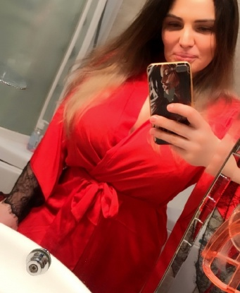 🌹 Я нежная и страстная, сексуальная и развратная. 💋 Мы проведем вместе незабываемое время, полное эмоций и наслаждения. 🔥 Я живу в Москве и знаю все ее лучшие уголки. Со мной вы сможете погрузиться в мир страсти и релаксации в уютной обстановке моей горячей квартиры. 🏩 Приглашаю вас на чарующие массажи, интимные игры и многое другое! Мои услуги на высшем уровне, я предлагаю вам полное удовлетворение и расслабление. 💦 Посмотрите мои фото и оцените мою красоту и шарм. 💃📸 У меня множество положительных отзывов, так что вы можете быть уверены в качестве моих услуг. Обратившись ко мне, вы получите незабываемые эмоции и доверие. Обращайтесь, и я превращу ваши фантазии в реальность! 💫 Ольга